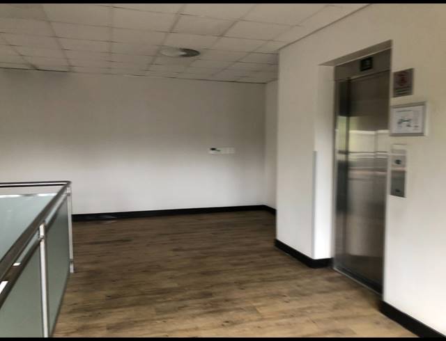 732M² OFFICE TO LET IN HYDE PARK